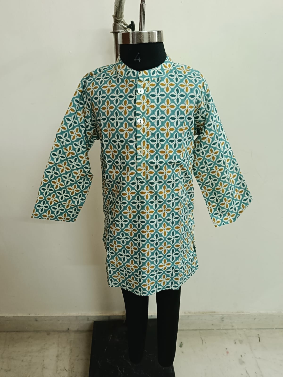 Green Geometric Flowers Kurta Pyjama
