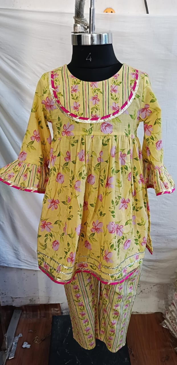 Yellow Top With Long Sleeves And Straight Pants